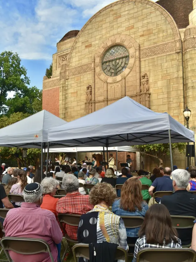 Shabbat on the Plaza 